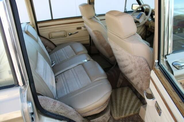 Used 1990 Jeep Grand Wagoneer image 26