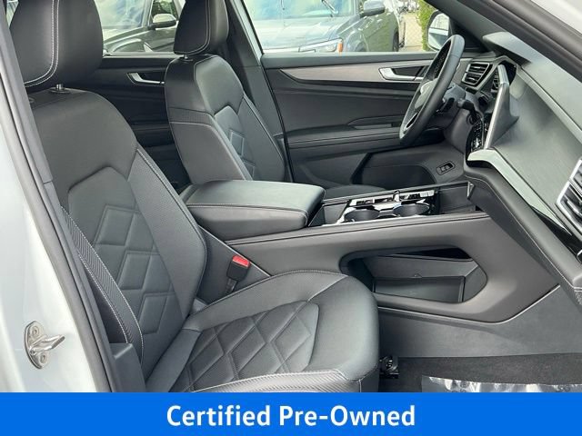 Used 2025 Volkswagen Atlas Cross Sport SE FWD image 21