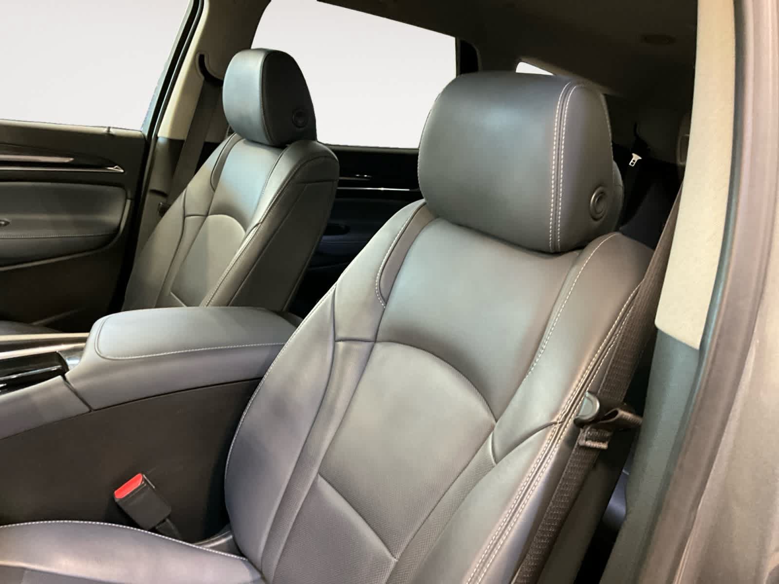 Used 2020 Buick Enclave Premium w/ LPO, Luxury Package FWD image 9