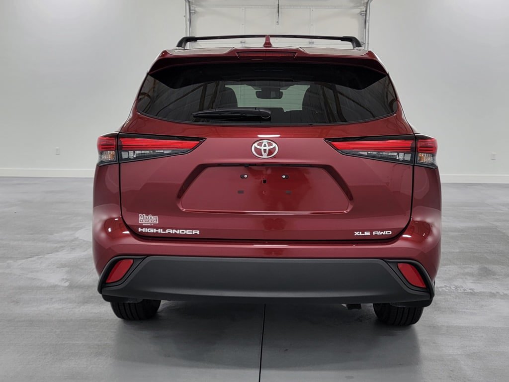 Used 2023 Toyota Highlander XLE AWD/4WD image 7