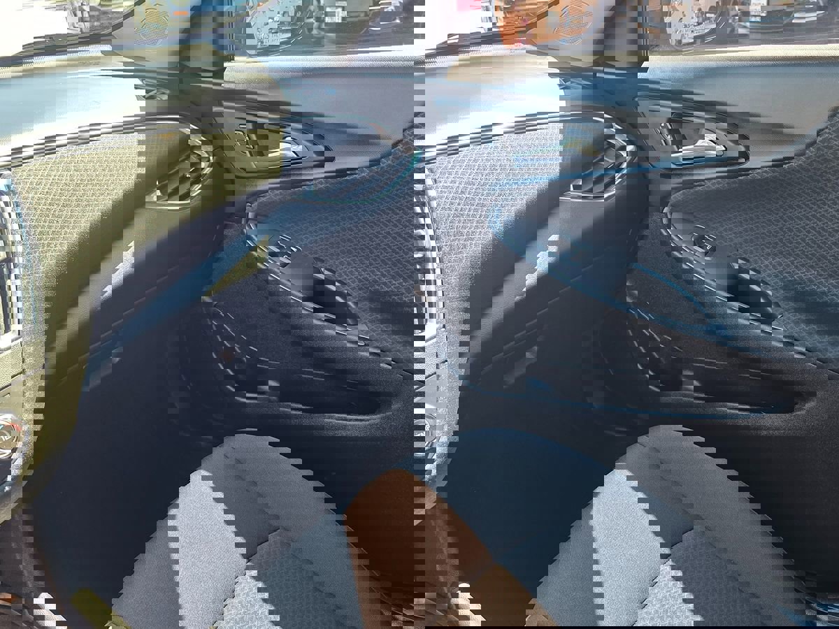 Used 2016 Chevrolet Malibu LT w/ Driver Confidence Package image 41