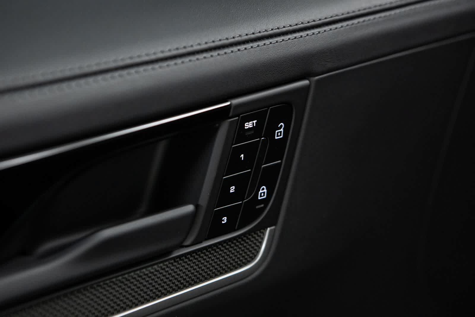 Certified 2025 Porsche Cayenne Turbo AWD/4WD image 25