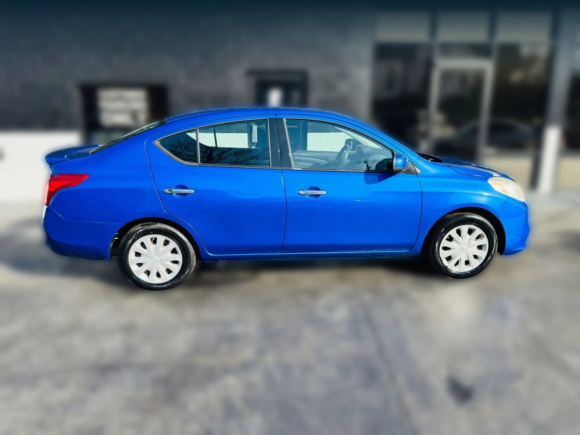 Used 2014 Nissan Versa SV image 6