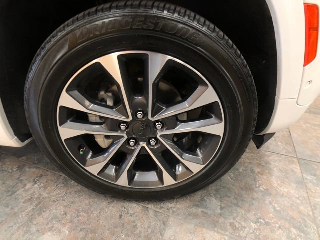 Used 2024 Jeep Grand Cherokee Overland w/ Luxury Tech Group IV image 9