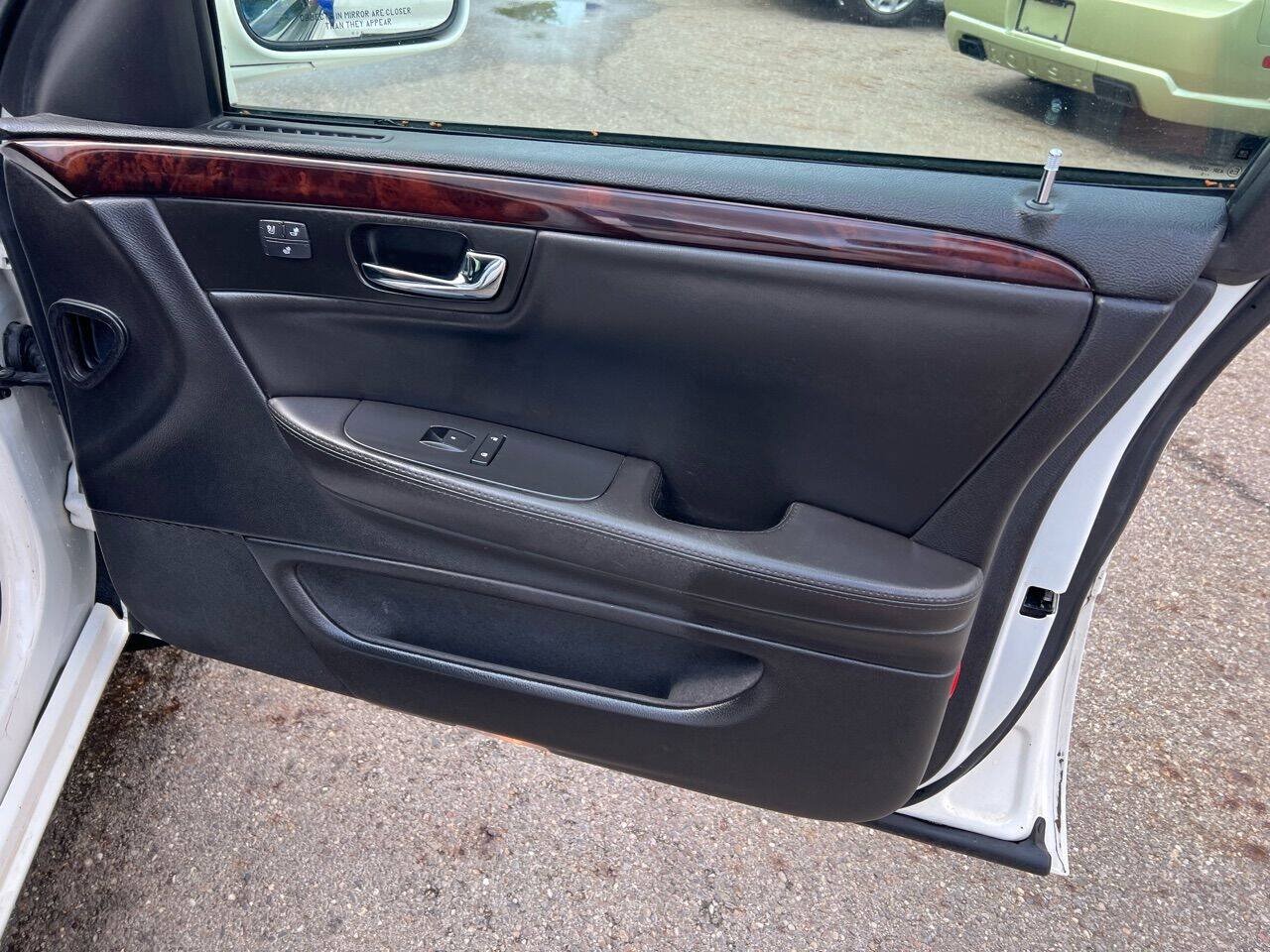 Used 2011 Cadillac DTS Luxury FWD image 21