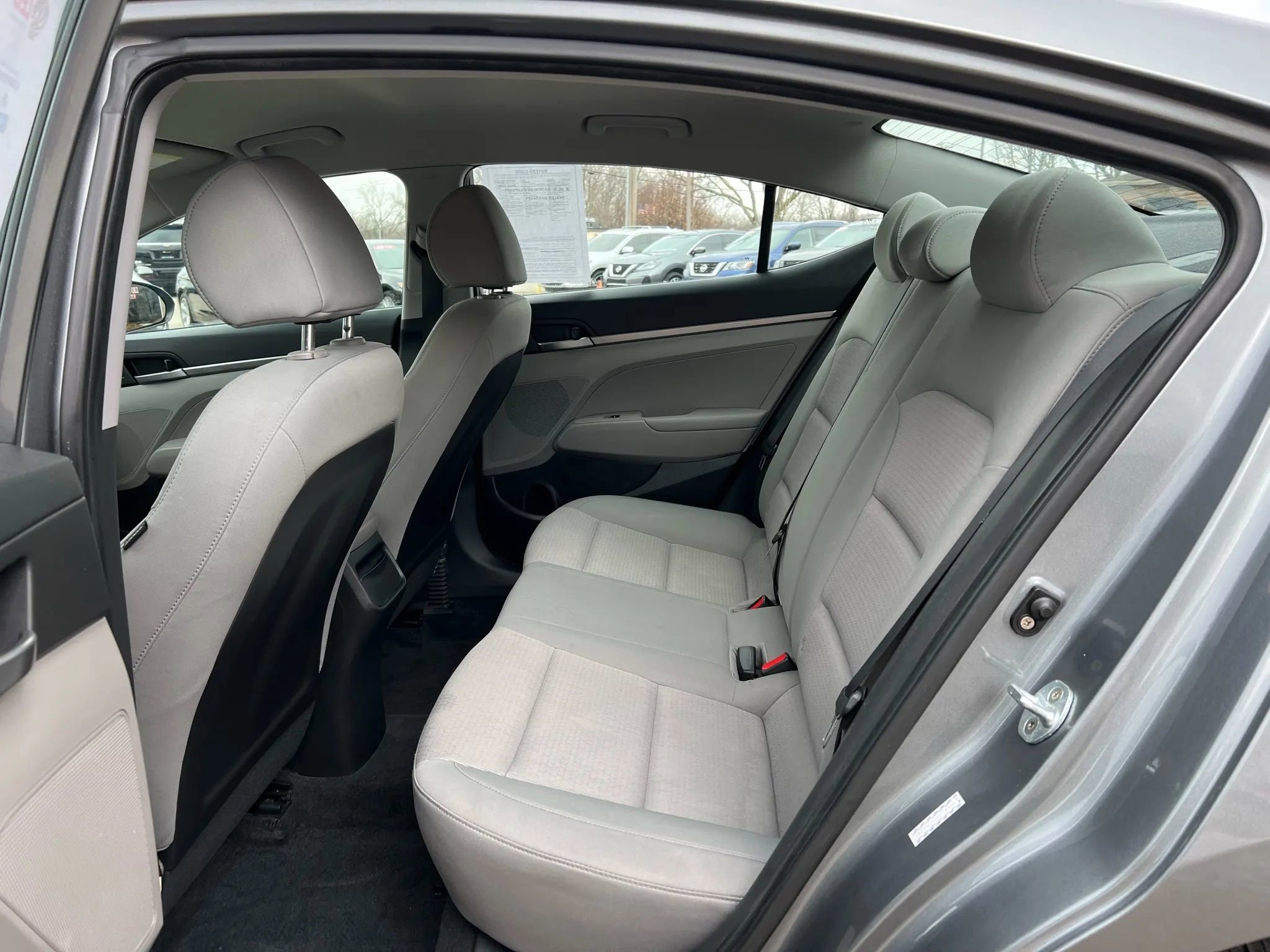 Used 2017 Hyundai Elantra SE image 27