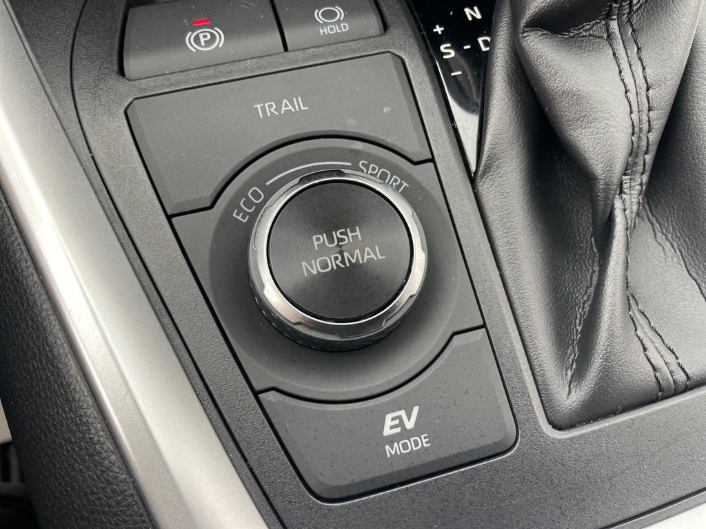 Used 2022 Toyota RAV4 XLE Premium AWD/4WD image 43