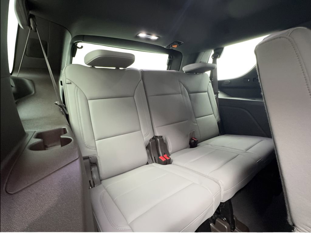Used 2023 Chevrolet Tahoe Z71 w/ Luxury Package AWD/4WD image 32
