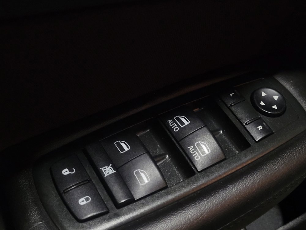 Used 2015 Chrysler 200 Limited image 27