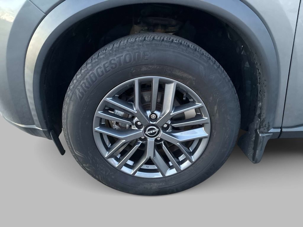 Used 2023 Nissan Rogue S AWD/4WD image 16