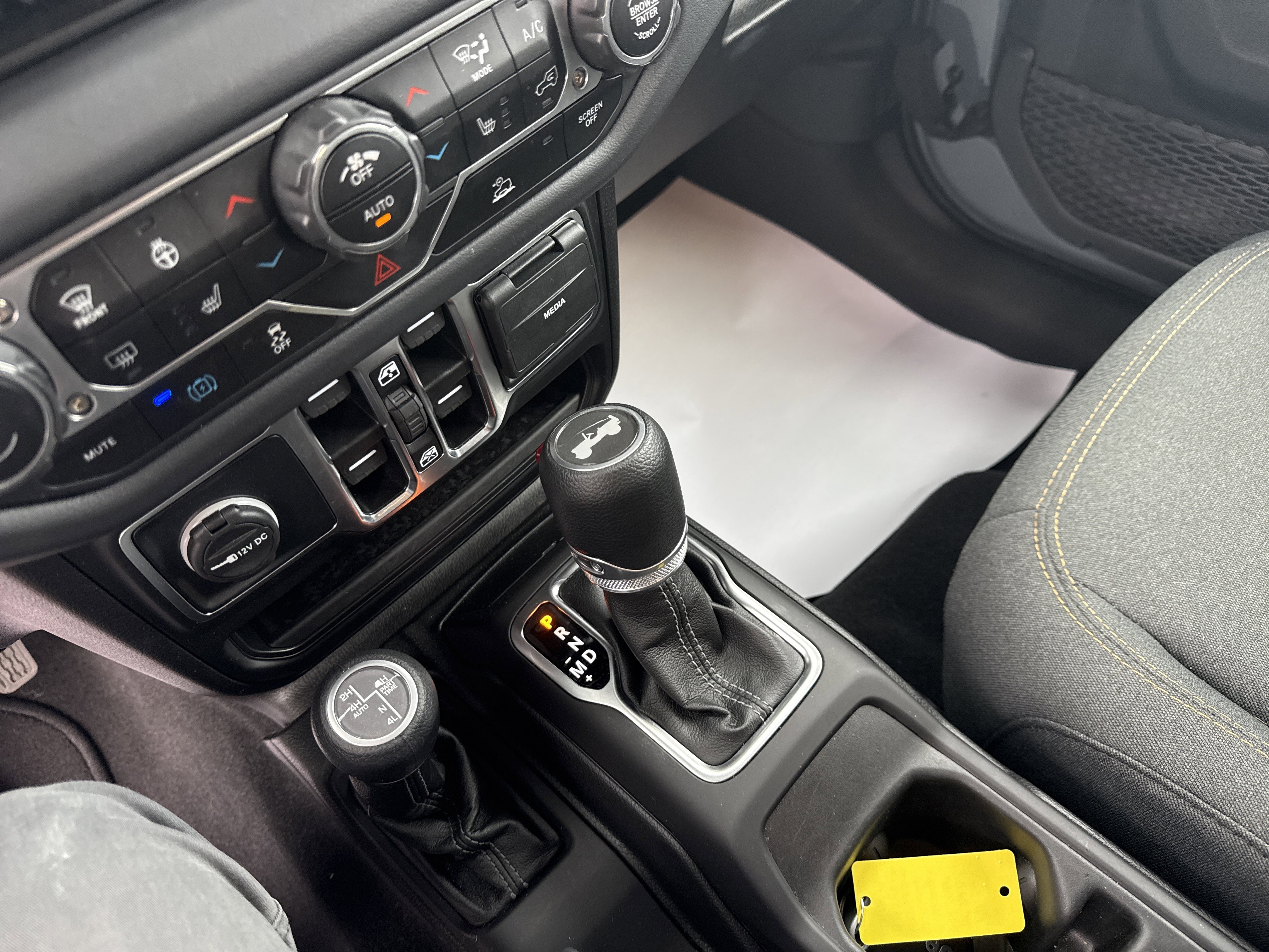 Used 2025 Jeep Wrangler Sahara image 22