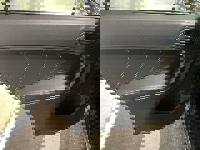 Used 2022 Volkswagen Tiguan SE AWD/4WD image 11