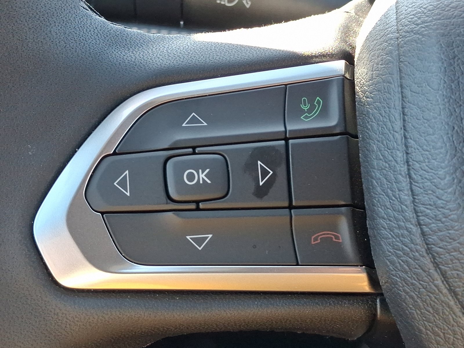 Used 2024 Jeep Compass Latitude w/ Convenience Group AWD/4WD image 20
