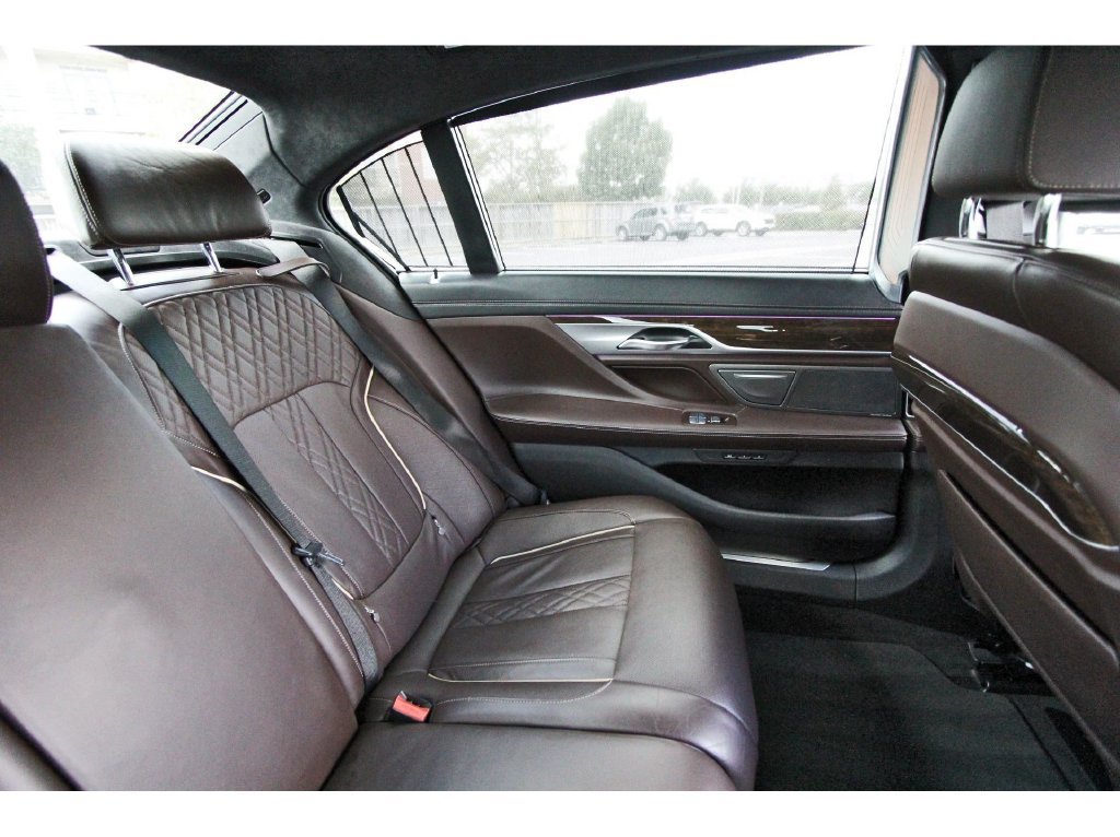 Used 2022 BMW 750i xDrive w/ Executive Package AWD/4WD image 13