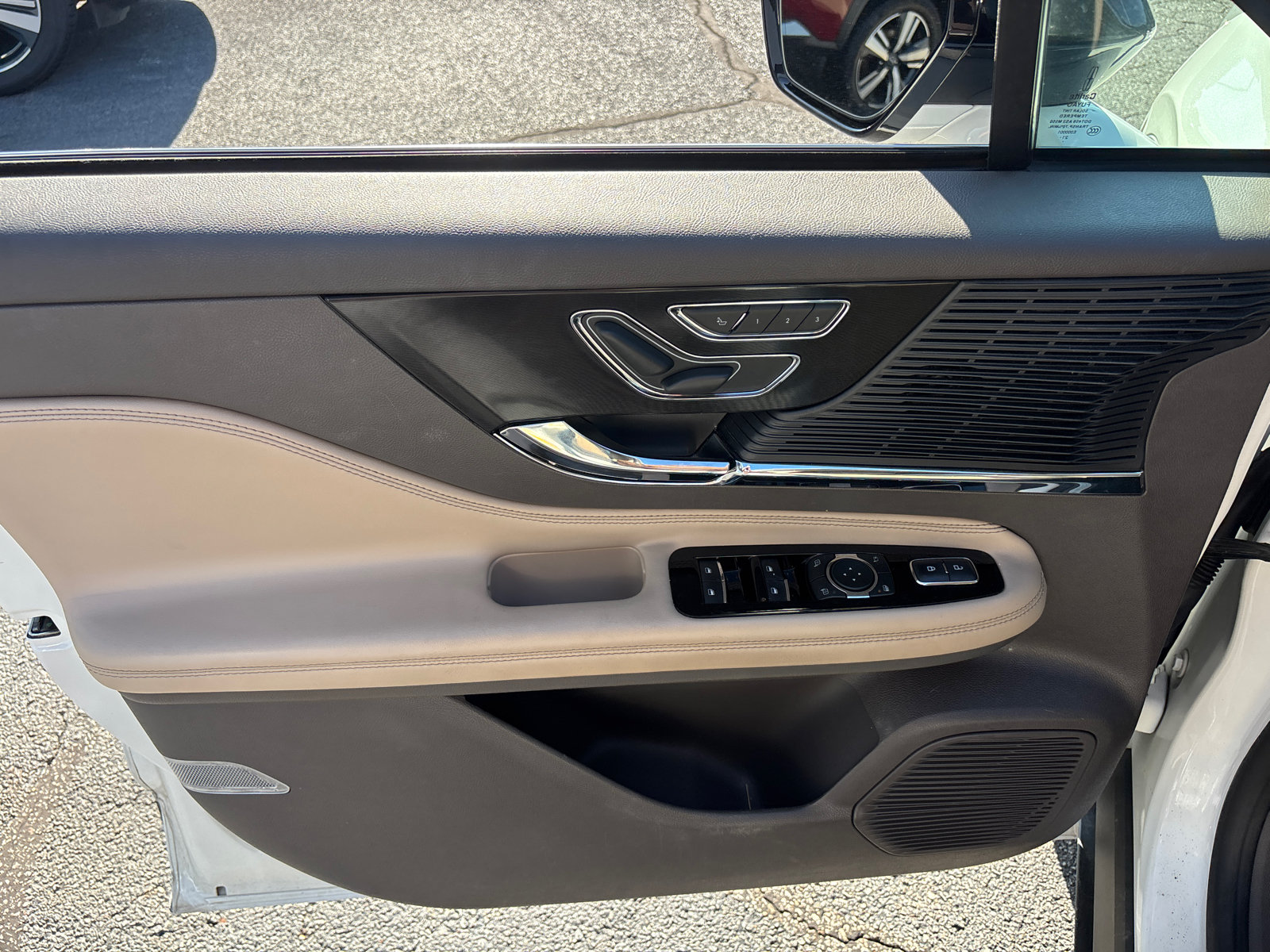 Used 2022 Lincoln Corsair Reserve FWD image 11