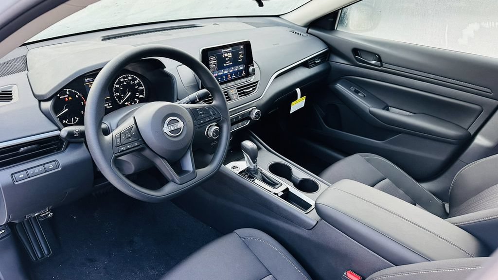Certified 2025 Nissan Altima 2.5 S FWD image 11