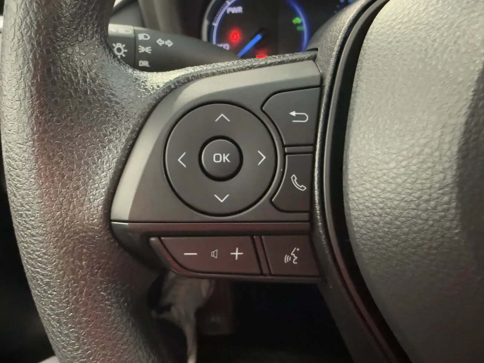 Used 2025 Toyota RAV4 LE AWD/4WD image 28