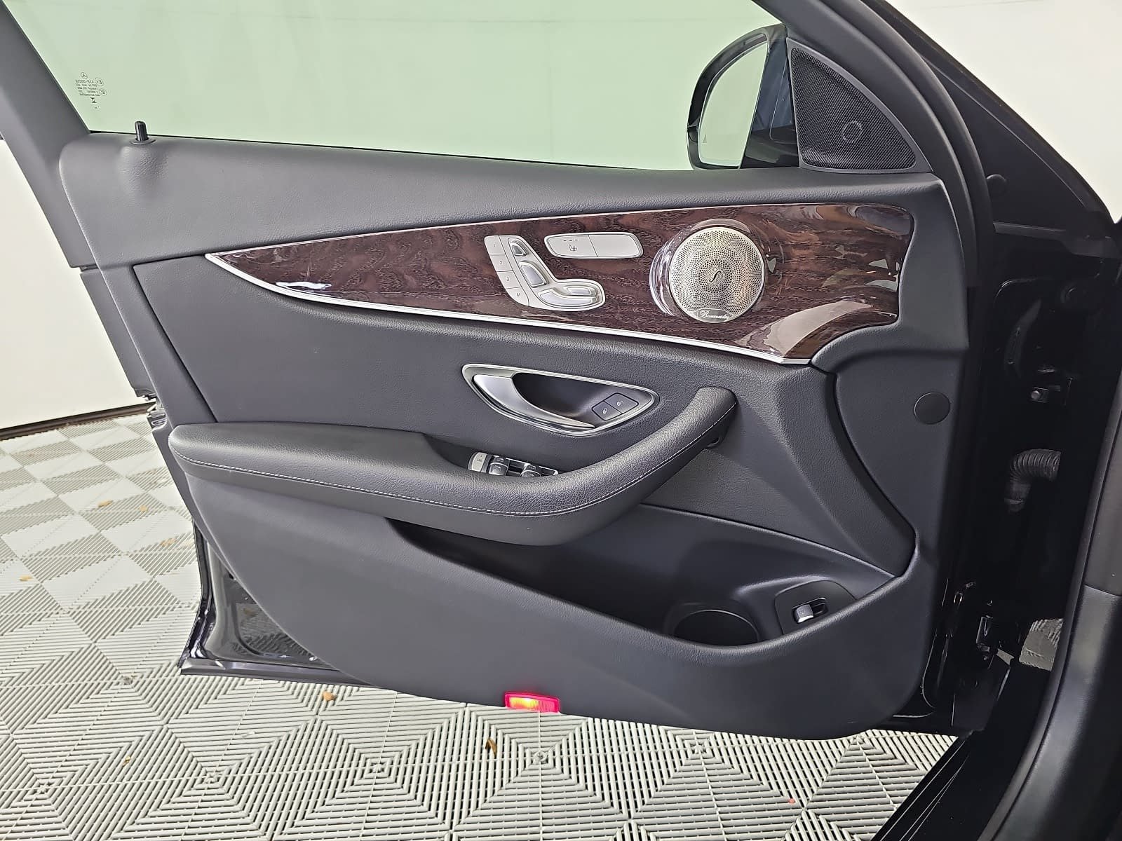 Used 2023 Mercedes-Benz E 350 Sedan image 27