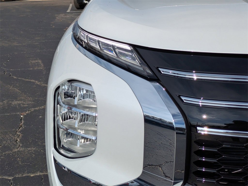 New 2025 Mitsubishi Outlander ES image 10