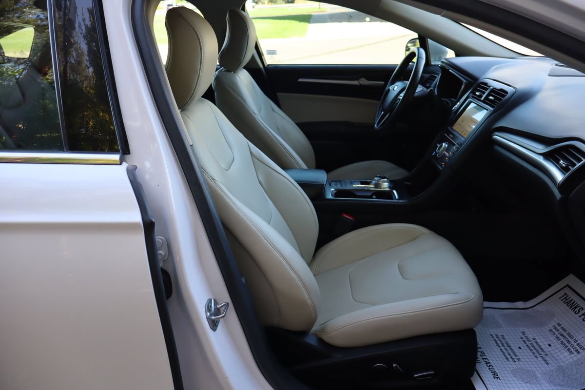 Used 2017 Ford Fusion Energi Titanium FWD image 23