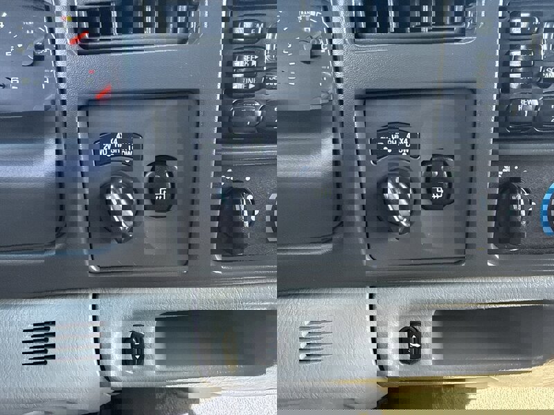 Used 2004 Ford Excursion XLT image 40