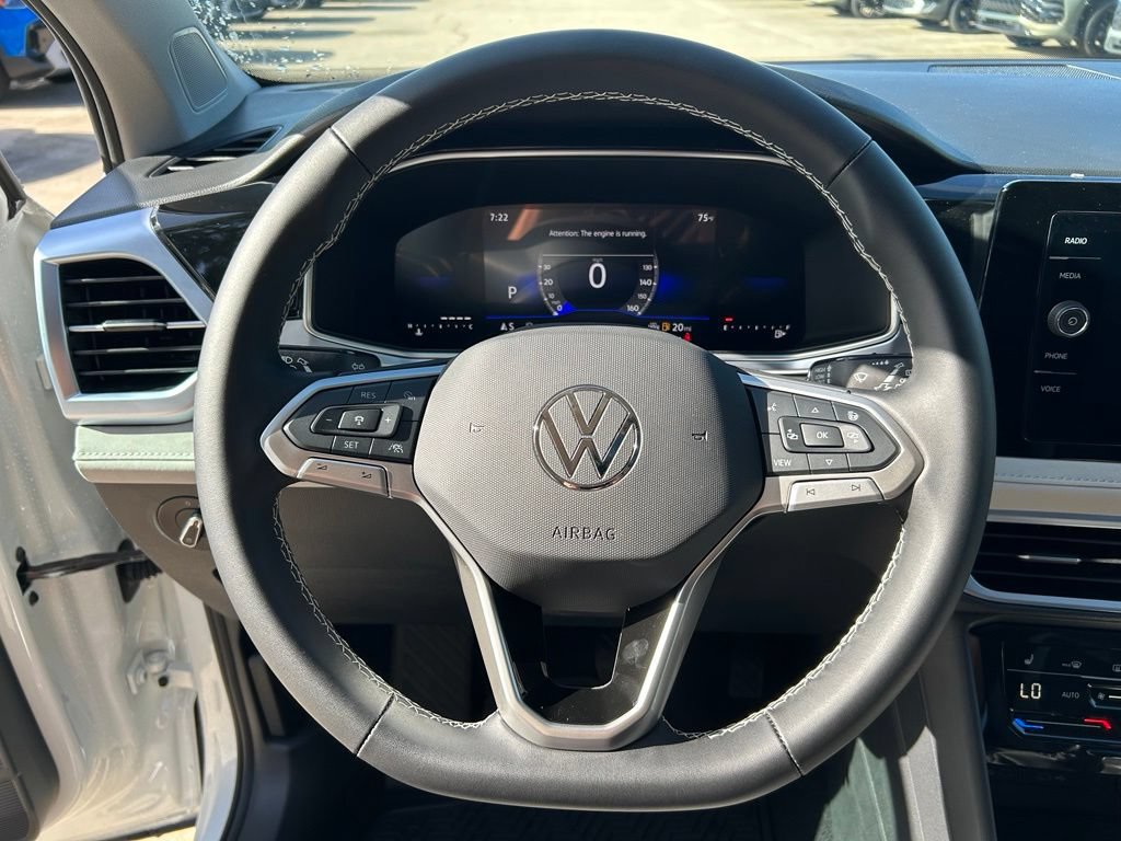 New 2026 Volkswagen Taos SE FWD image 18