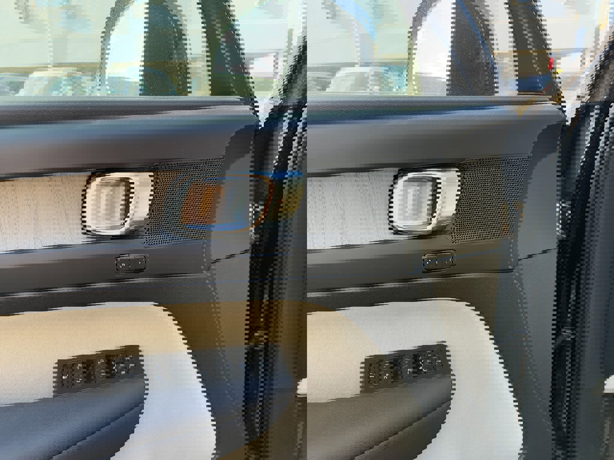 Certified 2023 Volvo XC40 B5 Plus w/ Climate Package image 14