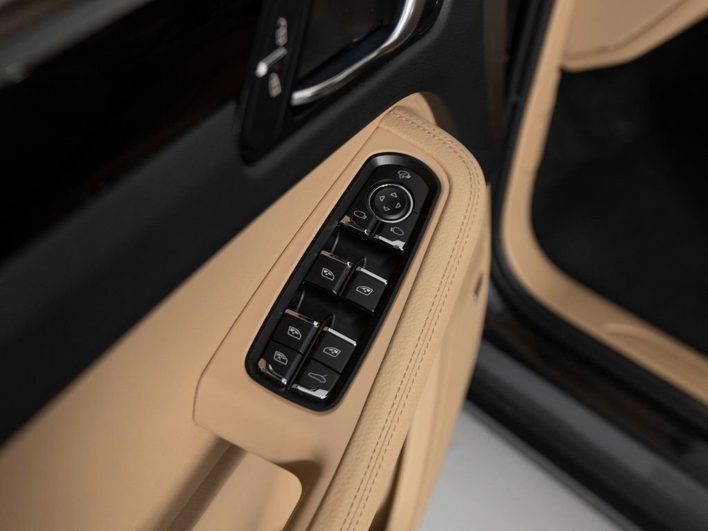 New 2026 Porsche Macan image 19