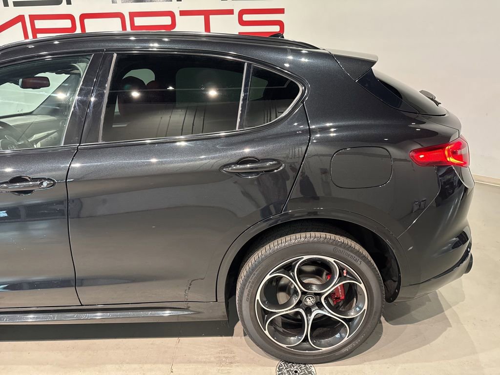 Used 2023 Alfa Romeo Stelvio Veloce image 6