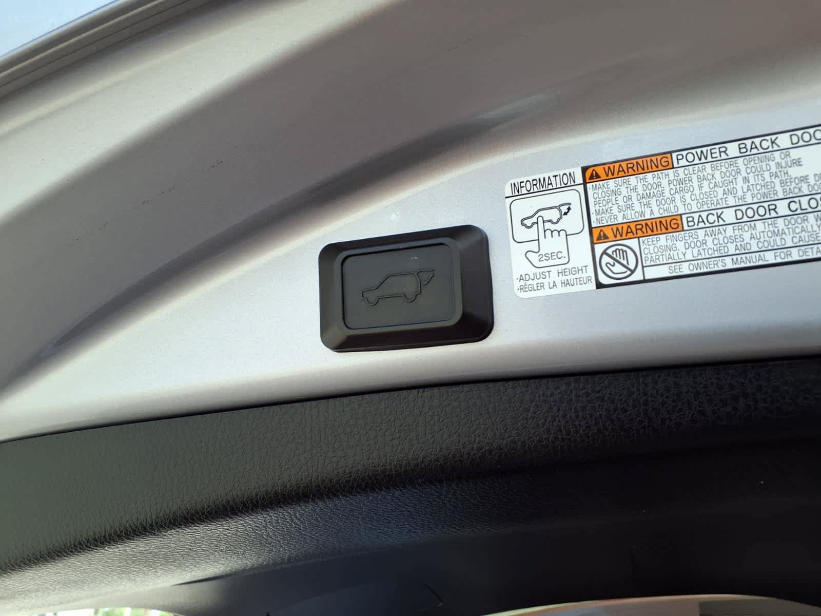 Used 2017 Toyota RAV4 Limited w/ Carpet Mat Package AWD/4WD image 10