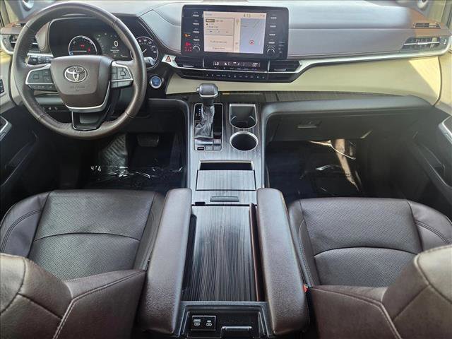 Used 2022 Toyota Sienna Platinum image 16