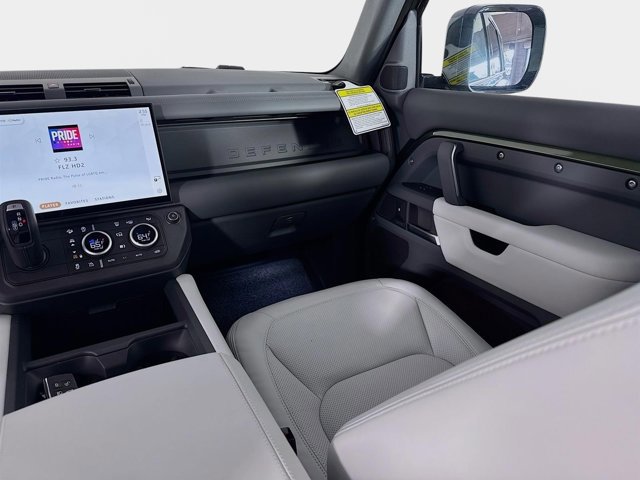 Used 2026 Land Rover Defender 110 X-Dynamic SE image 26
