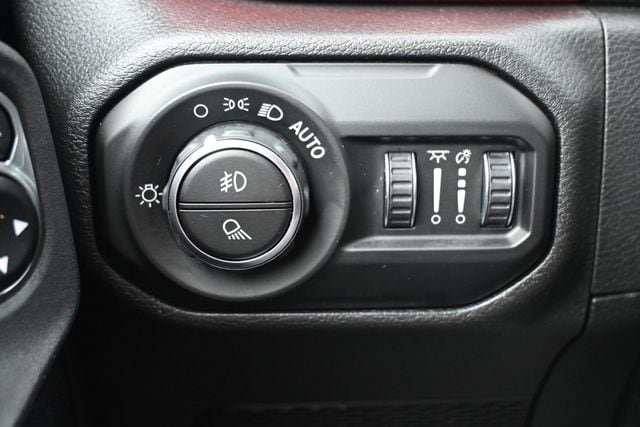 Used 2021 Jeep Gladiator Rubicon w/ Cold Weather Group AWD/4WD image 38