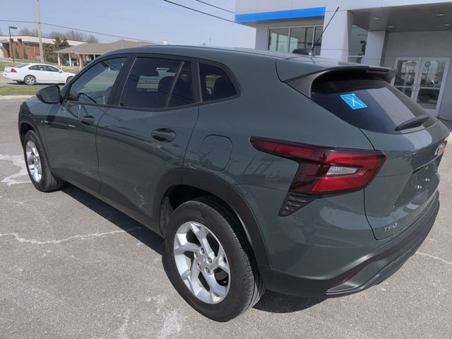 Used 2025 Chevrolet Trax LS w/ LS Convenience Package image 19