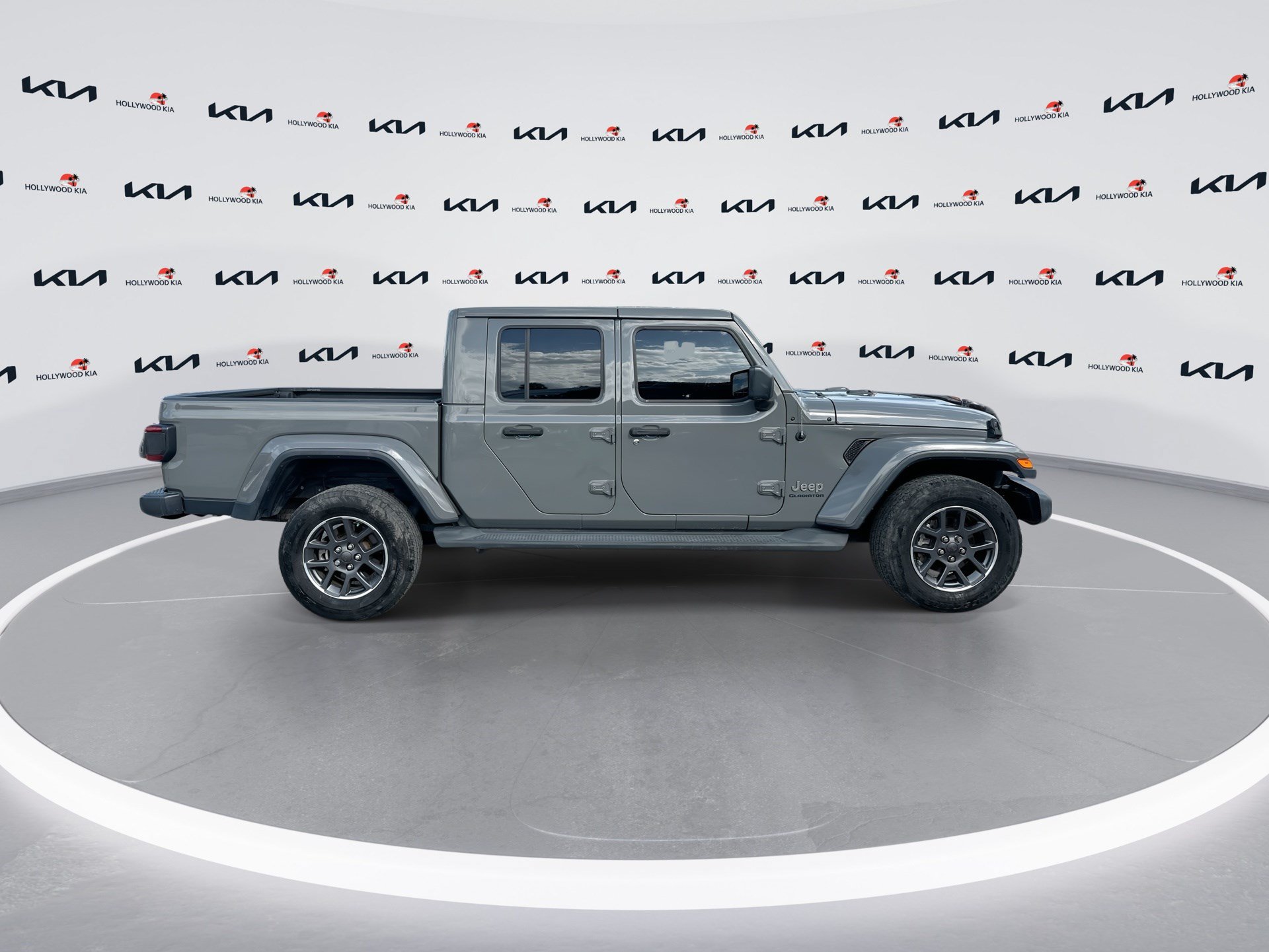 Used 2021 Jeep Gladiator Overland AWD/4WD image 9