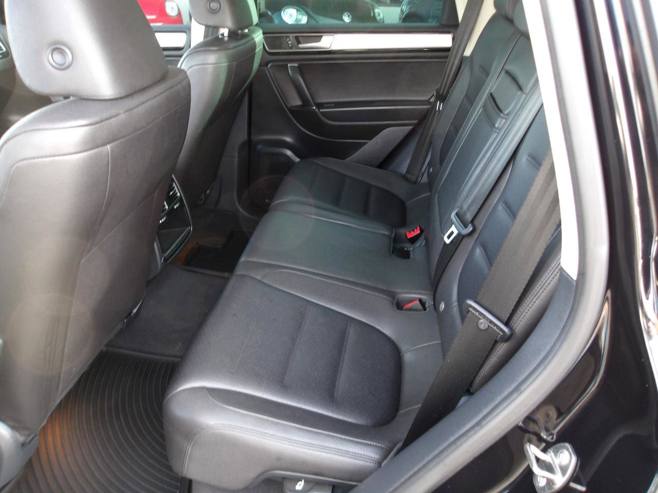 Used 2015 Volkswagen Touareg Sport AWD/4WD image 10