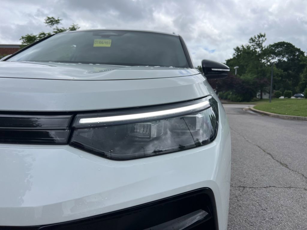 New 2026 Volkswagen Tiguan SE R-Line FWD image 9