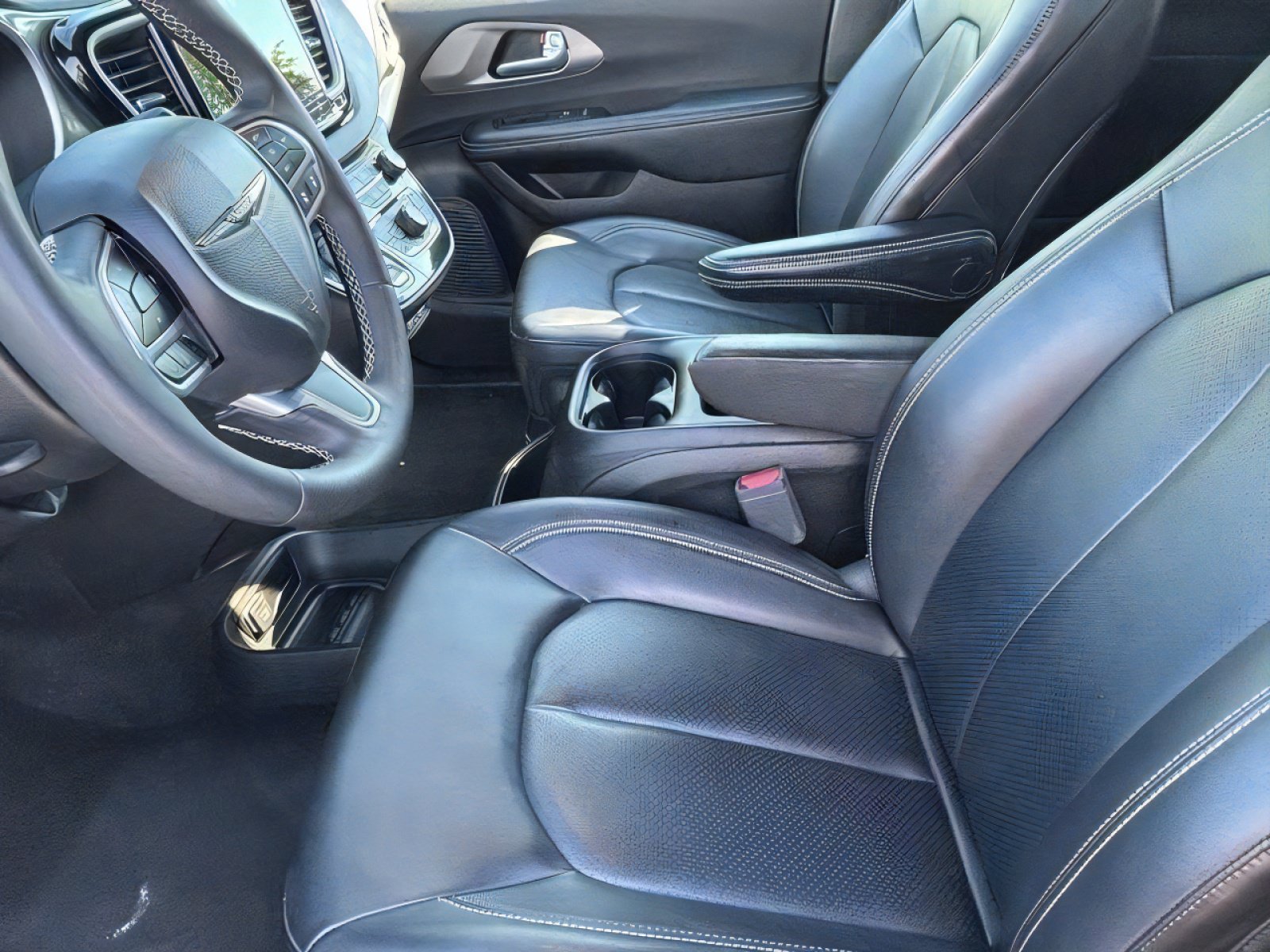 Used 2025 Chrysler Pacifica Select FWD image 20