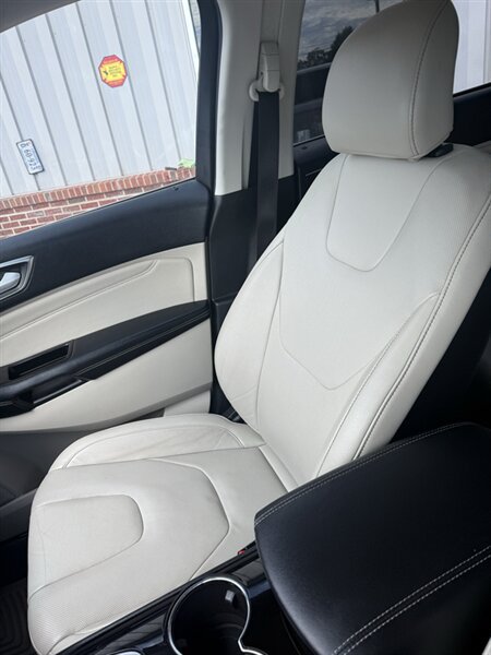 Used 2015 Ford Edge Titanium w/ Equipment Group 301A FWD image 22
