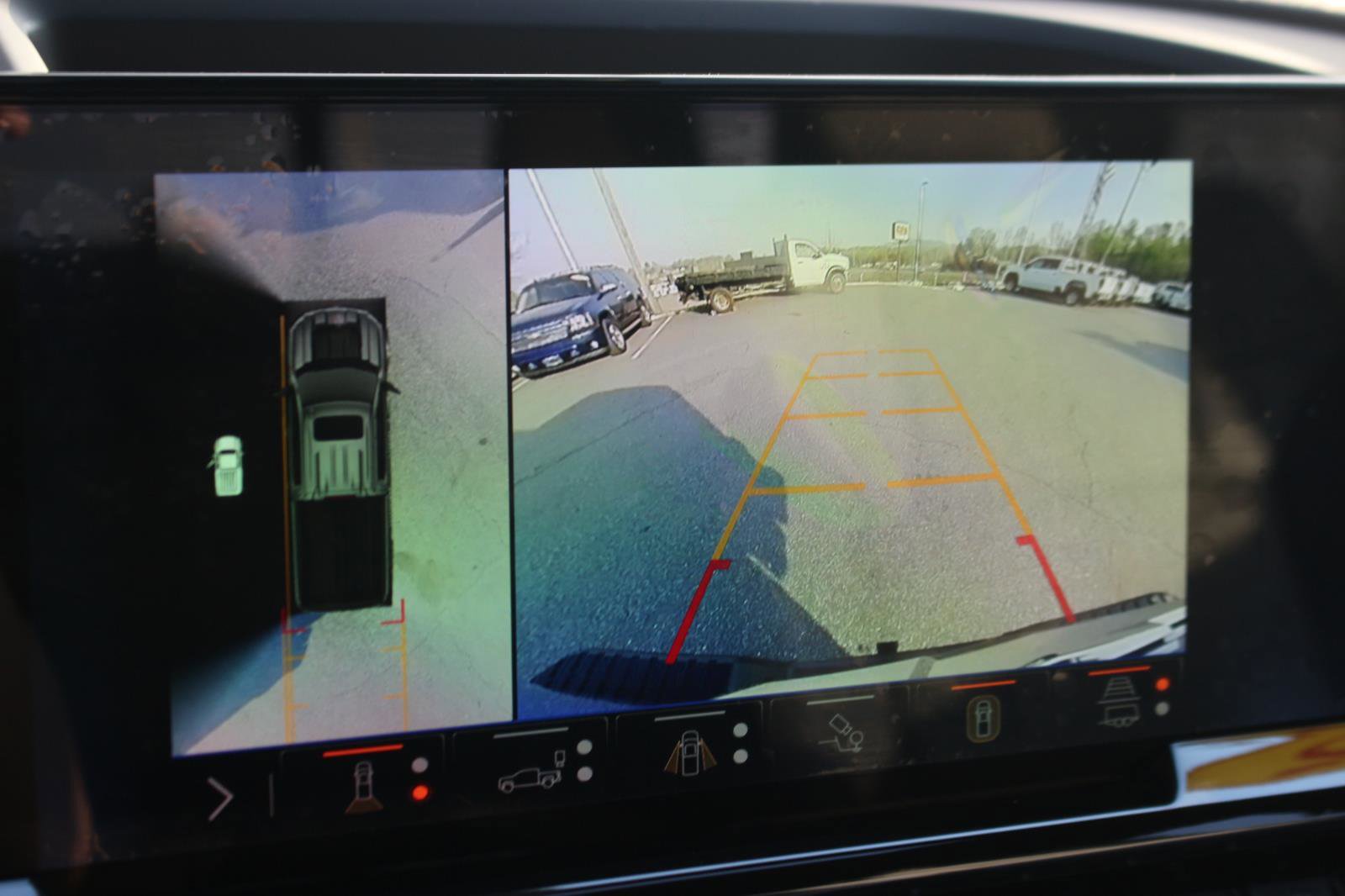 Used 2025 Chevrolet Silverado 1500 ZR2 w/ Technology Package image 25