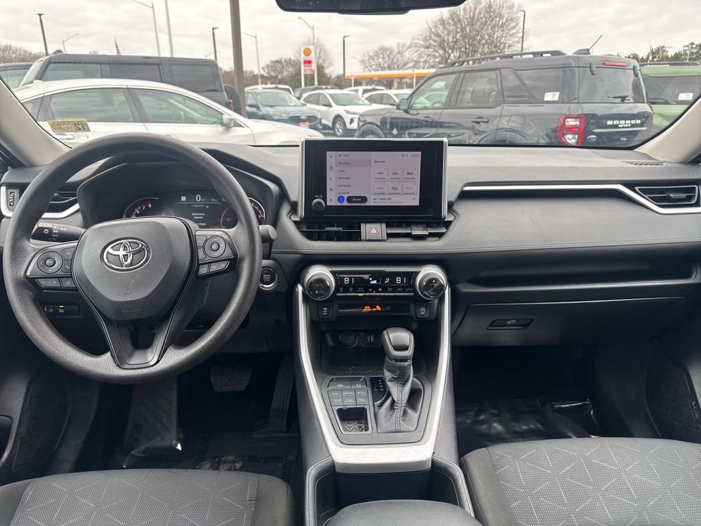 Used 2025 Toyota RAV4 XLE image 37