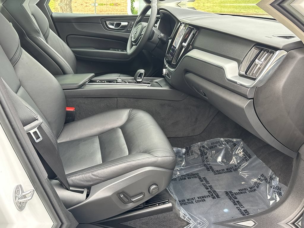 Used 2023 Volvo XC60 B5 Core w/ Climate Package AWD/4WD image 6