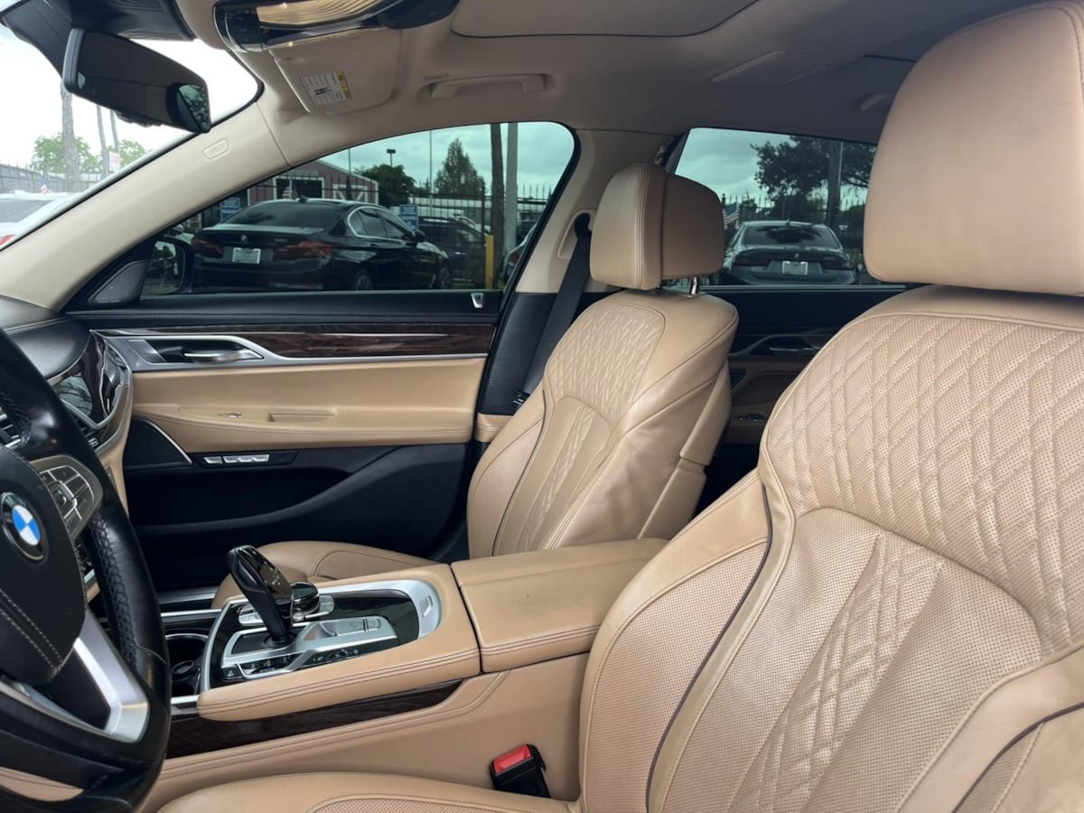 Used 2016 BMW 750i RWD image 24