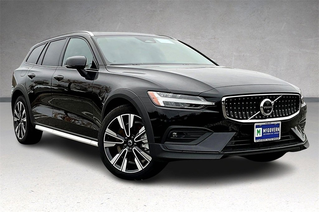 New 2026 Volvo V60 B5 Cross Country Ultra w/ Protection Package Premier image 2