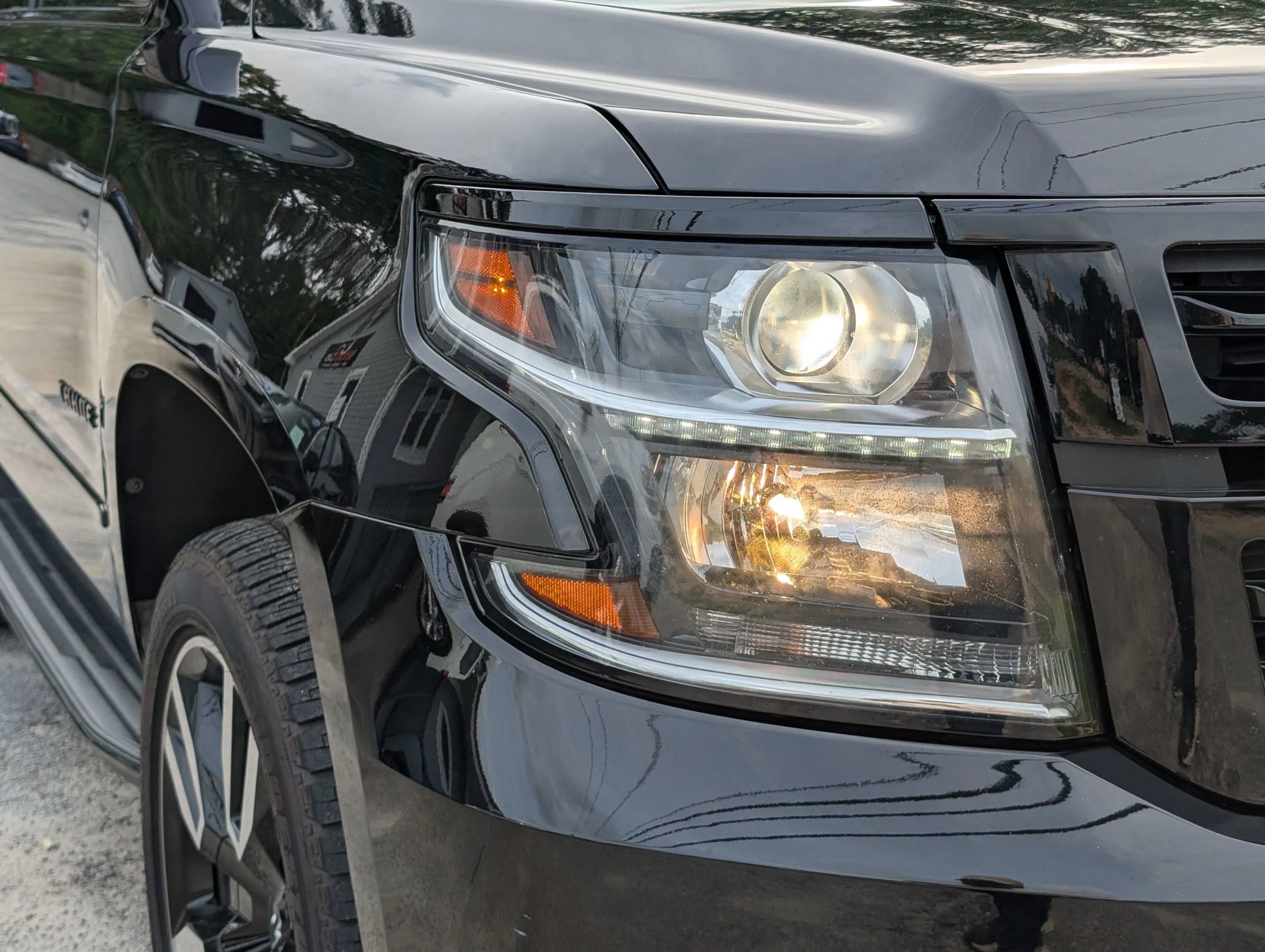 Used 2018 Chevrolet Tahoe Premier RWD image 3