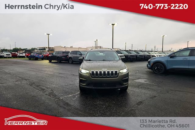Used 2021 Jeep Cherokee Latitude w/ Mopar Interior Package AWD/4WD image 2