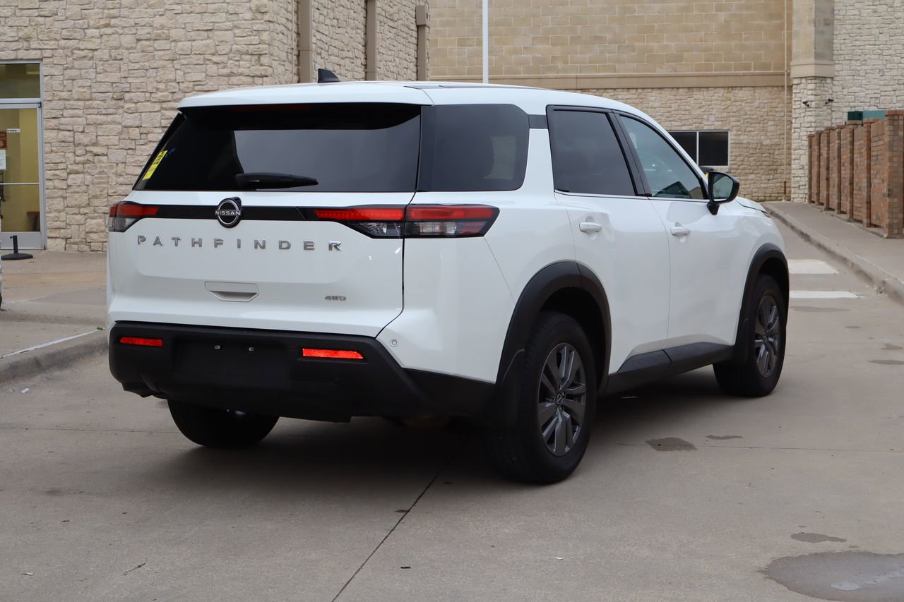 Used 2024 Nissan Pathfinder S image 3