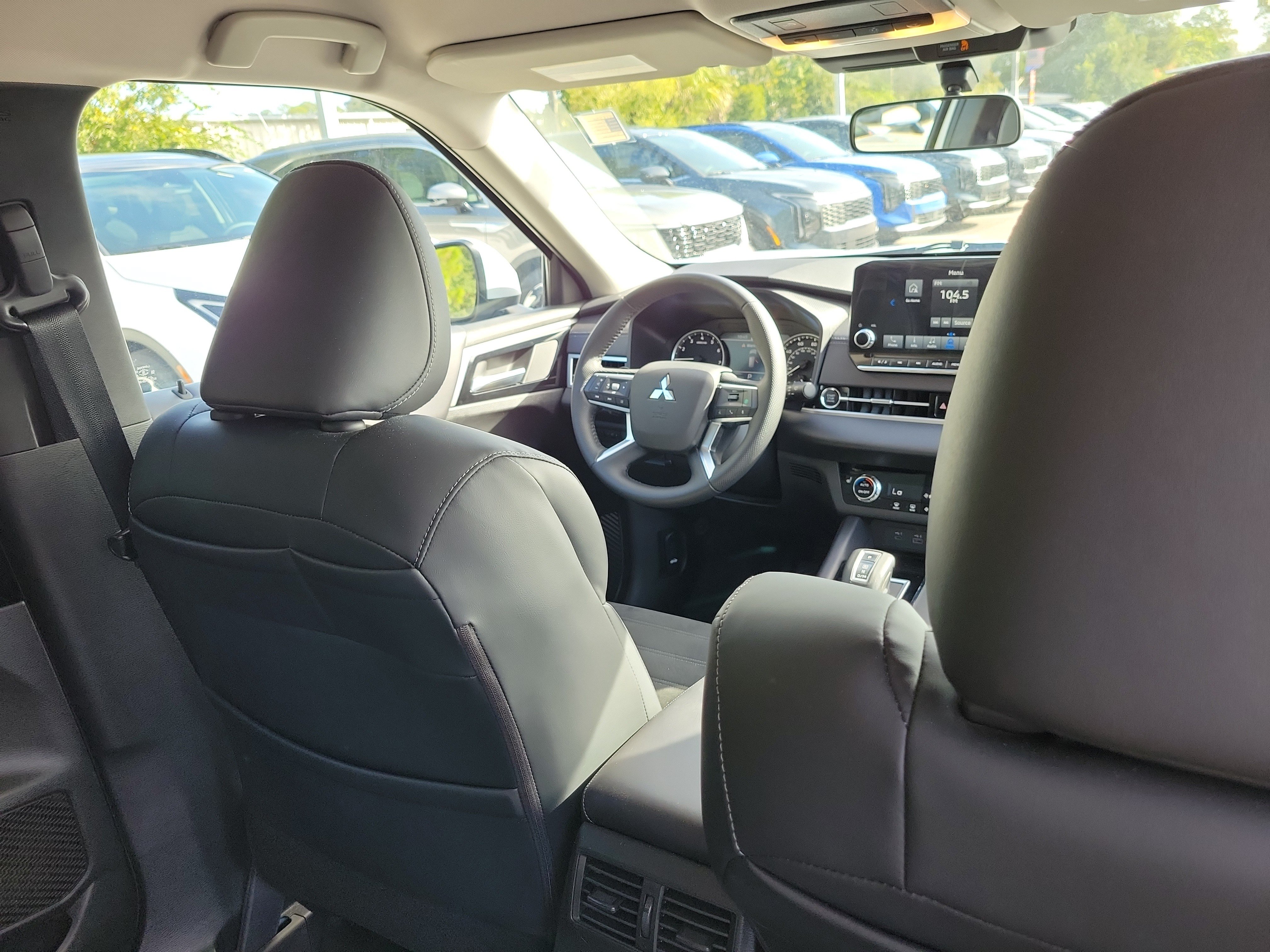 Used 2023 Mitsubishi Outlander SE AWD/4WD image 10