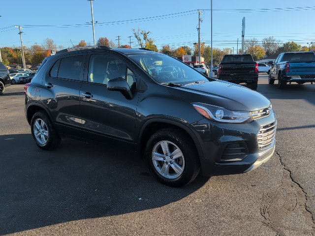 Used 2021 Chevrolet Trax LT w/ LT Convenience Package AWD/4WD image 9