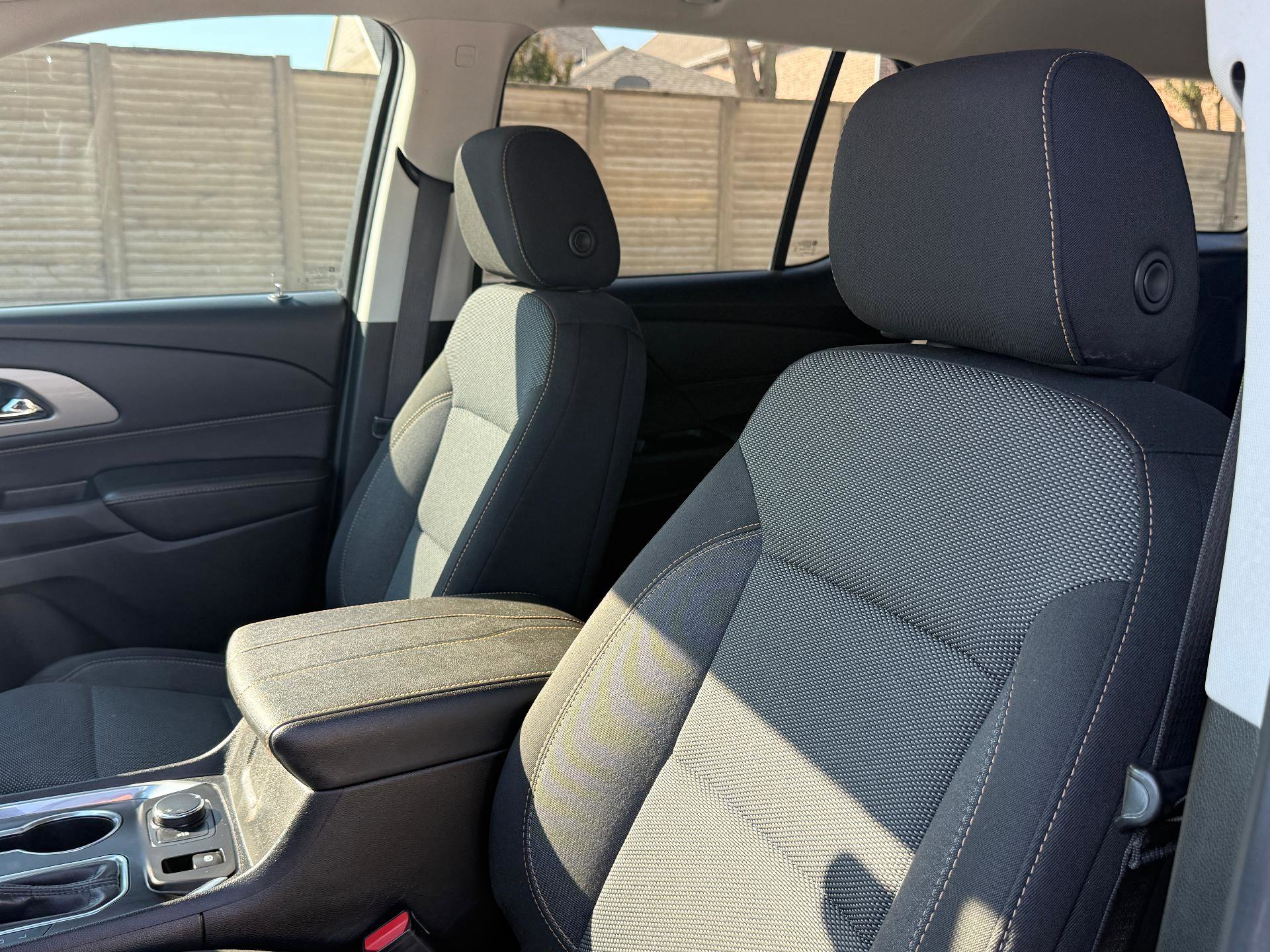 Used 2020 Chevrolet Traverse LT image 16